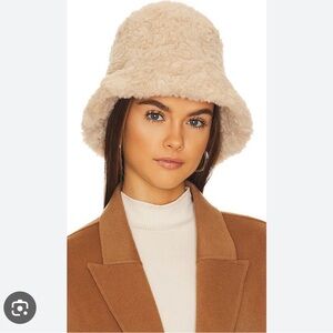 Hattie Curly Faux Fur Bucket Hat in Biscuit